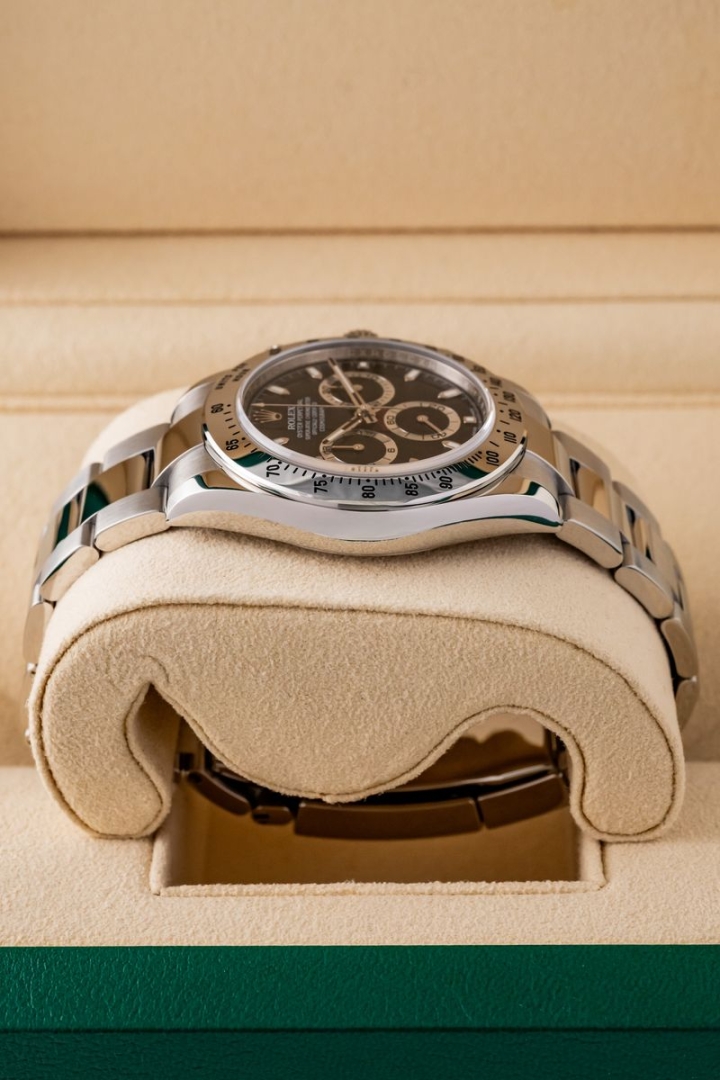 Rolex Daytona Black  Chromalight Dial 