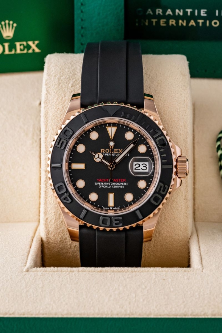 Rolex Yachtmaster 40 Rose Gold Oysterflex di secondo polso