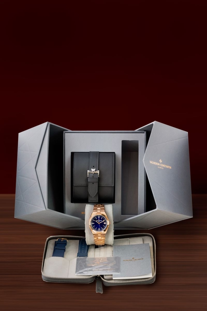 Vendita Vacheron Constantin Overseas  Blue Dial Rose Gold